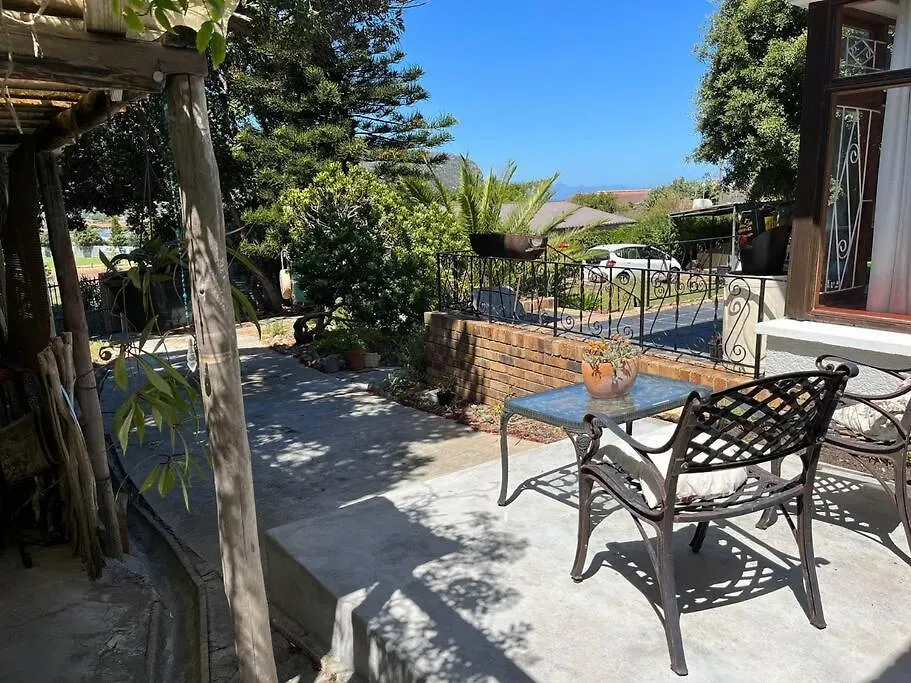 Pinchushion Cottage Fish Hoek Apartment